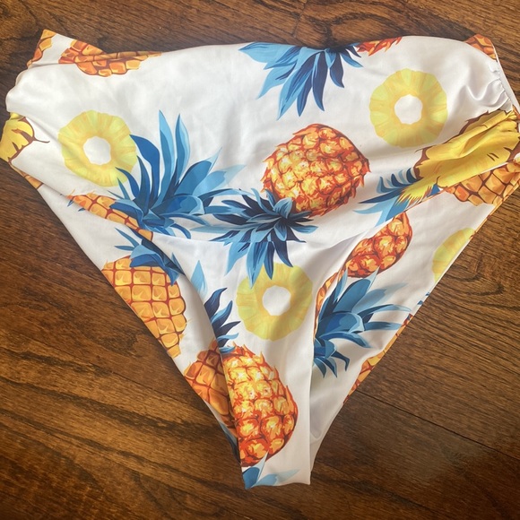 NWOT Shein two piece swimsuit - Picture 2 of 6